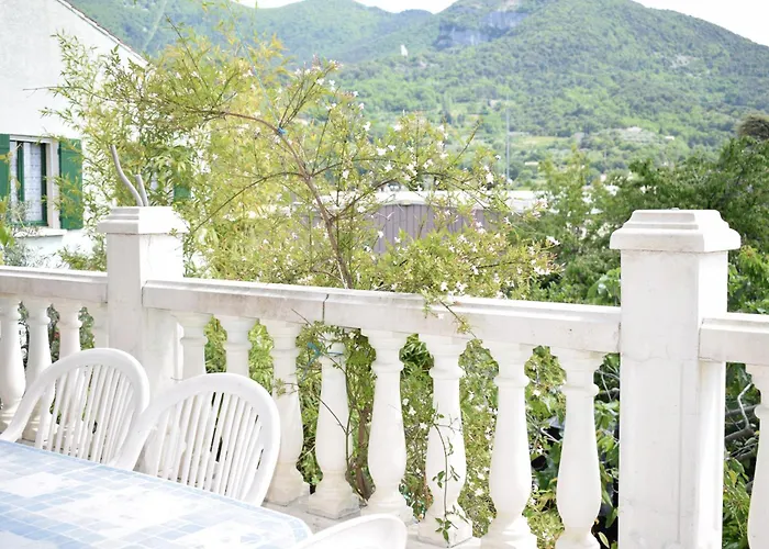 De Maison A Holiday home Nyons